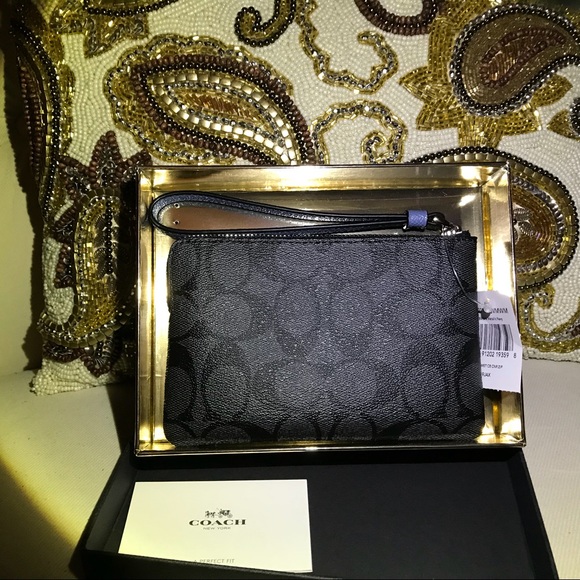Coach monogram Black/metallic blue wristlet - Picture 8 of 16